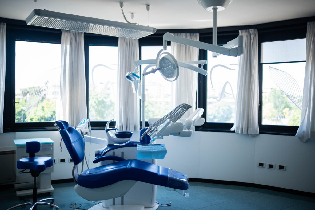 Fotografie di strumentazioni all'interno dello studio odontoiatrico del Dott. Antonacci